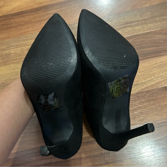 Like new black suede pumps - Picture 3 of 5